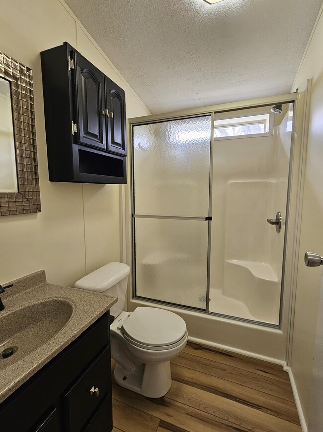 Foto del edificio - 115 Sharon Rd