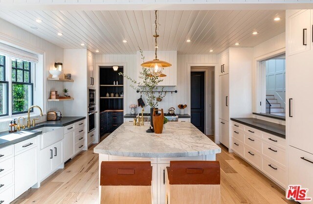 Foto del edificio - 6950 Dume Dr