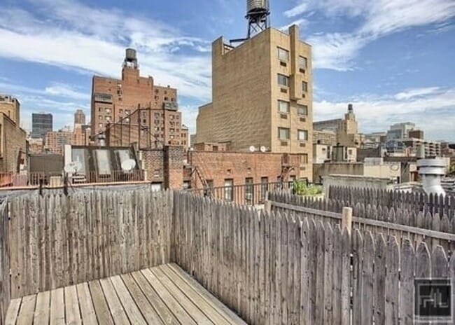 Foto del edificio - E 28TH ST.