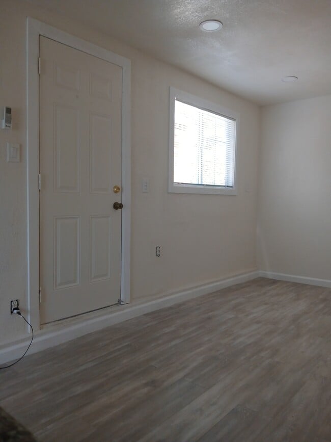 Building Photo - 1184 Wesley Ave