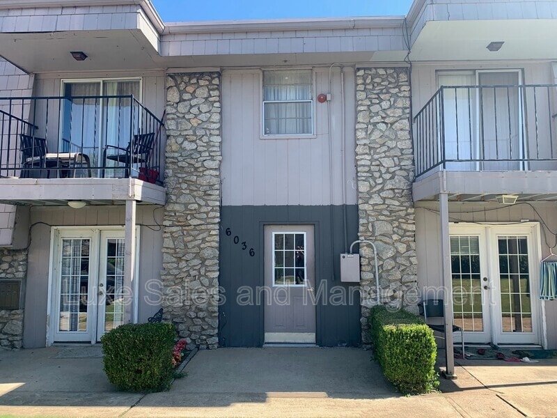 6036 Northwest Expy Unit C, Warr Acres, OK 73132 Condo for Rent in