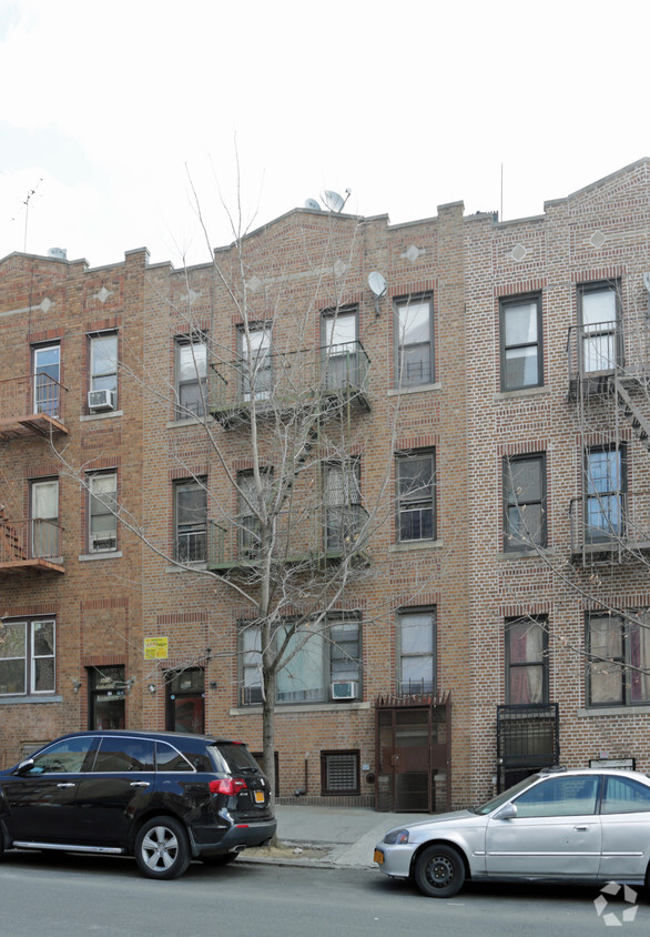 Foto principal - 3212 Bainbridge Ave