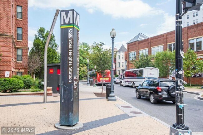 7 mins to metro - 3538 13th St NW