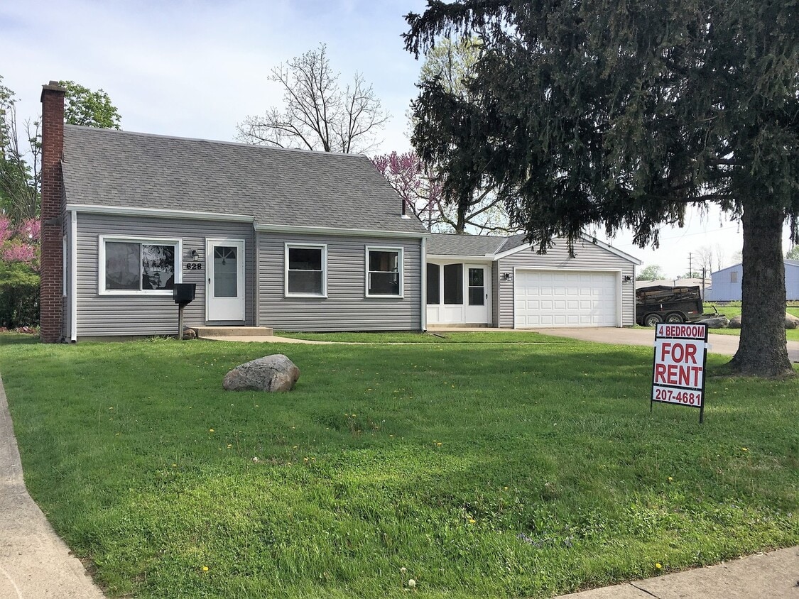 Primary Photo - **4-BEDROOM/1-BATH HOUSE W/ 2-CAR GARAGE I...