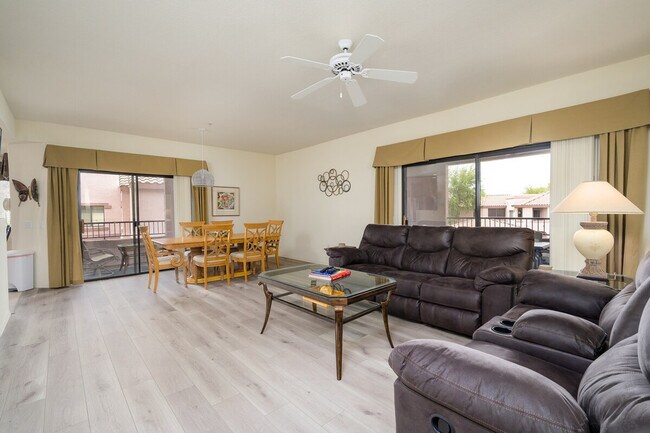 Foto del edificio - 9455 E Raintree Dr