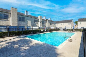 Building Photo - 346 Wilcrest Dr