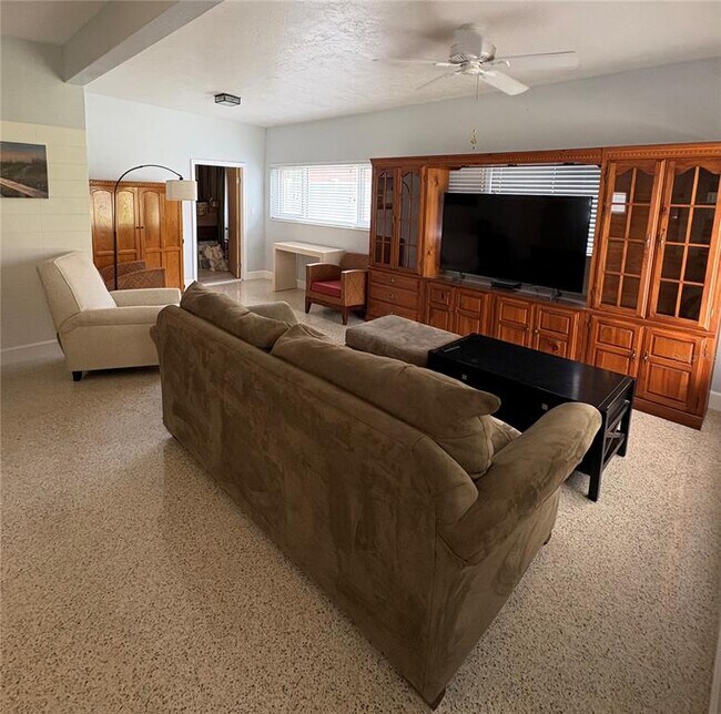 Building Photo - 1339 Royal Palm Dr S