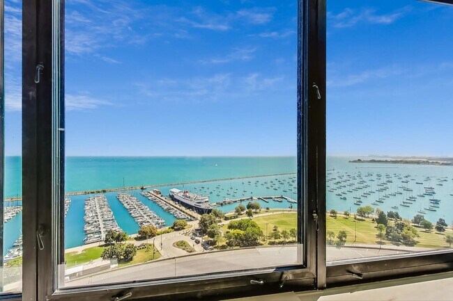Foto del edificio - 155 N Harbor Dr