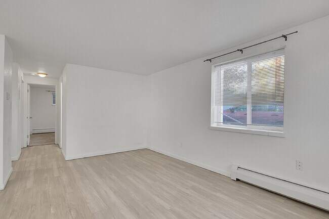 Foto del edificio - $1,475.00 - 2 Bedrooms, 1 Bathroom, Condo in Denver with Cozy Carpet!