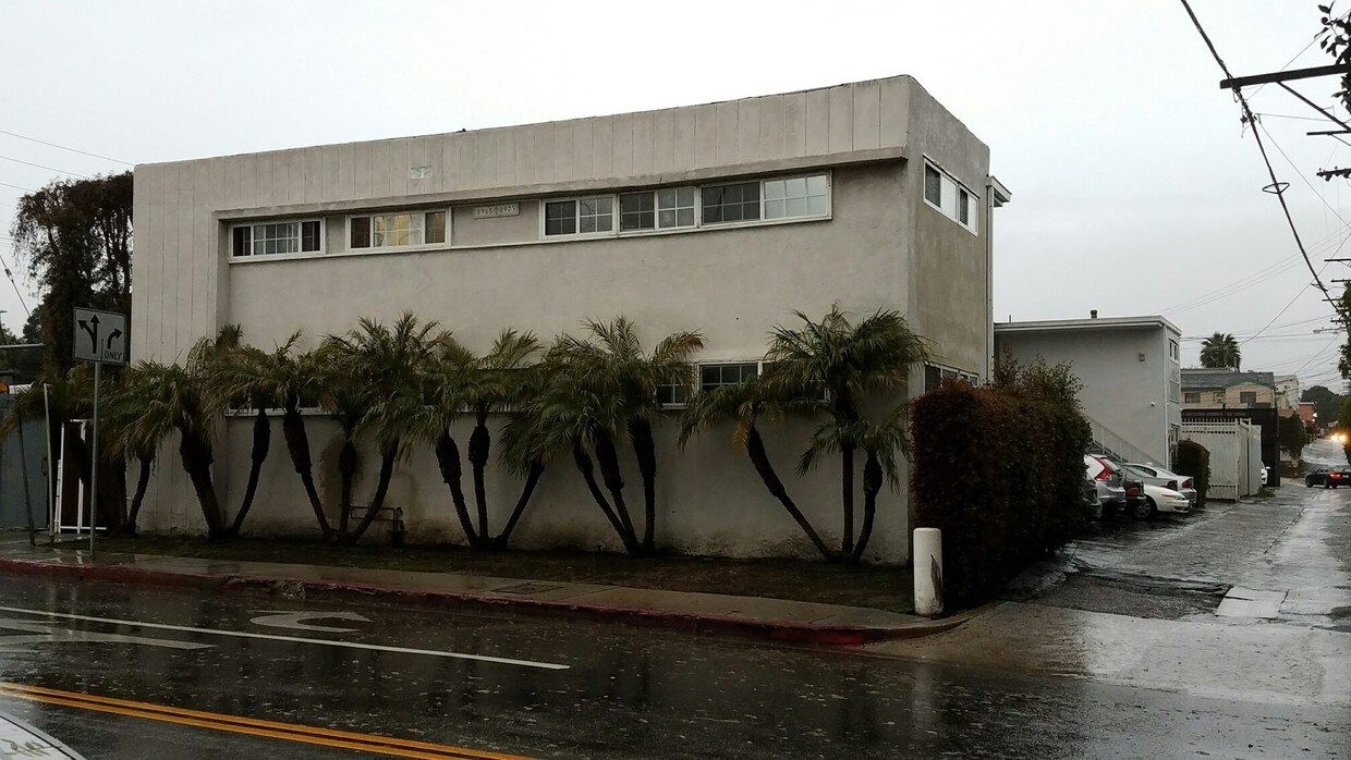 Building Photo - 8965 Cadillac Ave