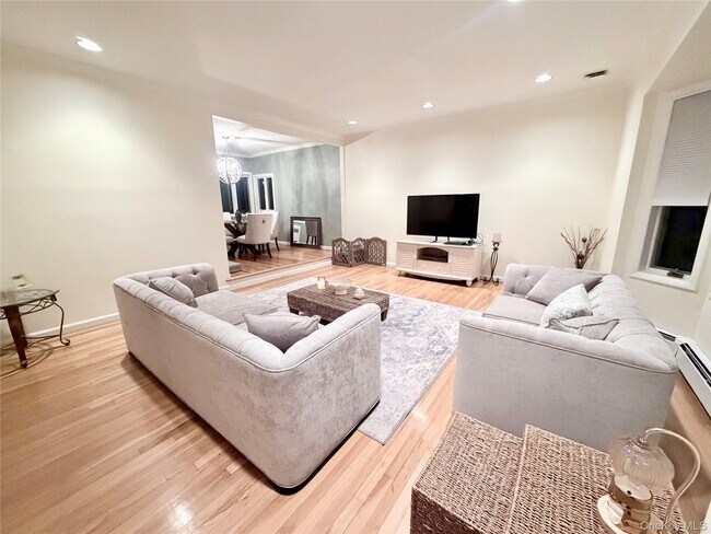 Building Photo - 821 Channel Rd