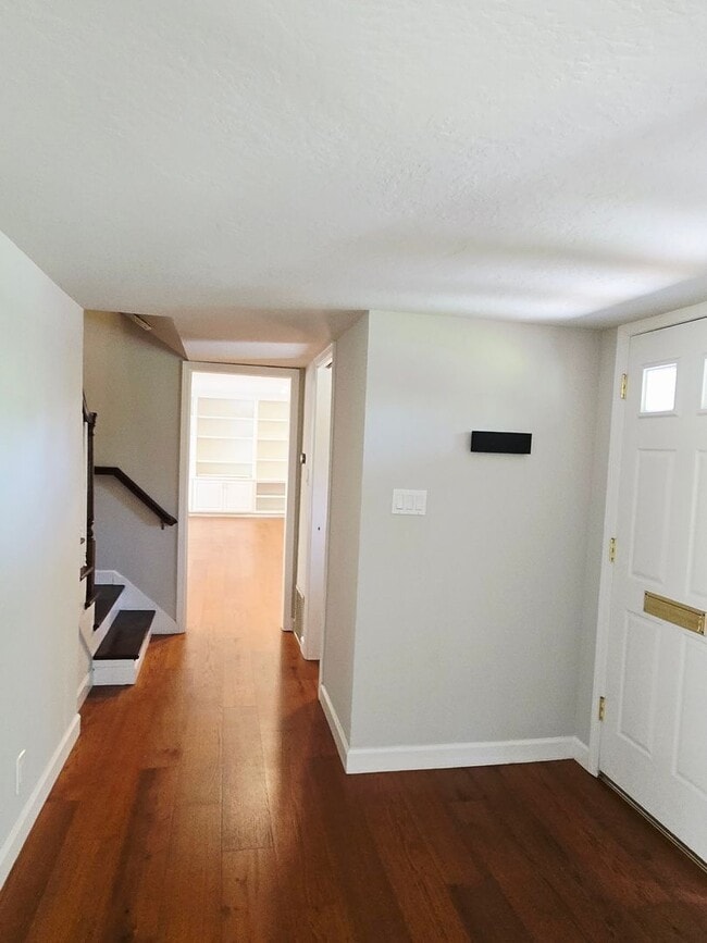 Building Photo - Stunning 4BD + Office Home with Pool in Li...