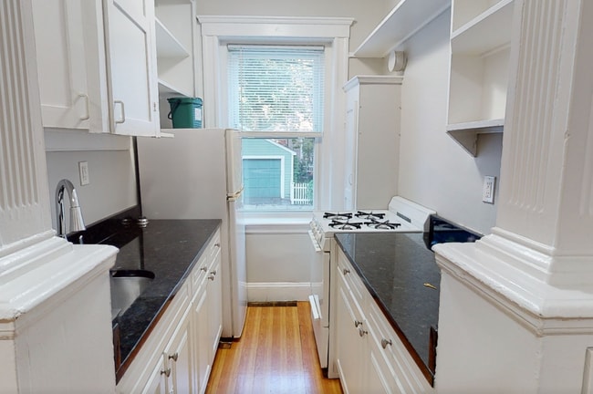 Building Photo - 11 Gray St