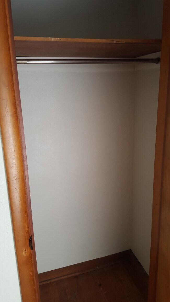 ENTRY CLOSET - 2529 W Richwoods Blvd