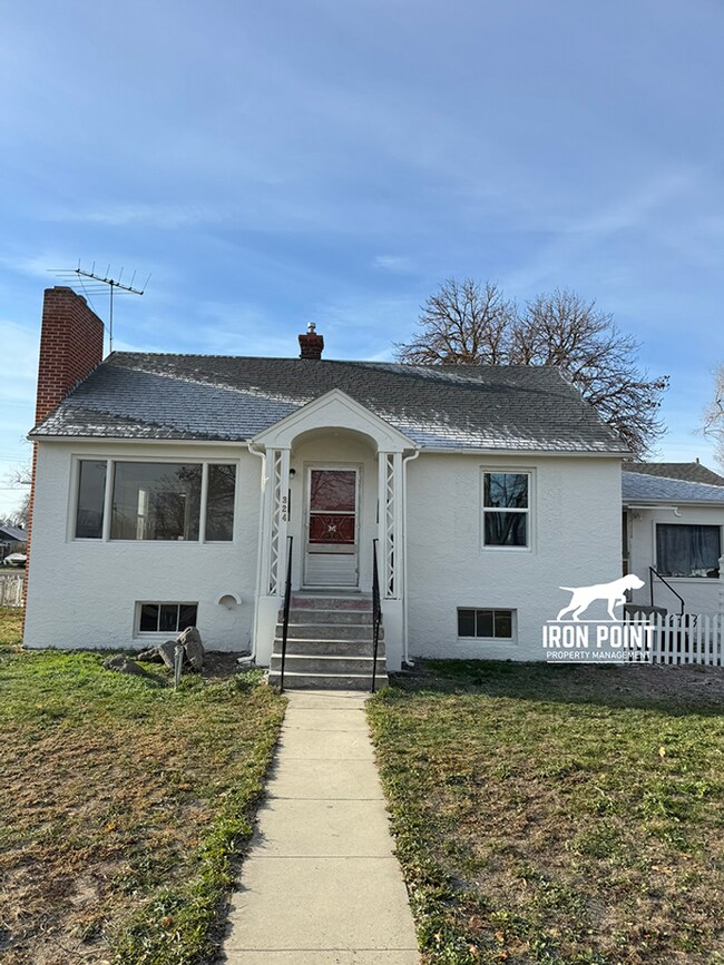 Foto del edificio - Move-in Special-Renovated 3bed/2bath home w/gas fireplace, garage, near downtown Caldwell.
