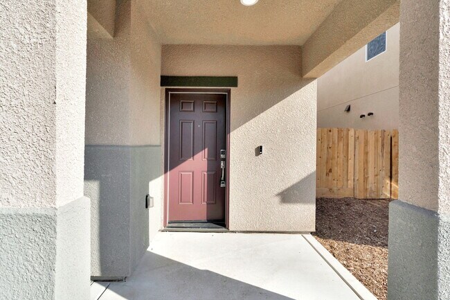 Foto del edificio - 6472 W Austin Wy