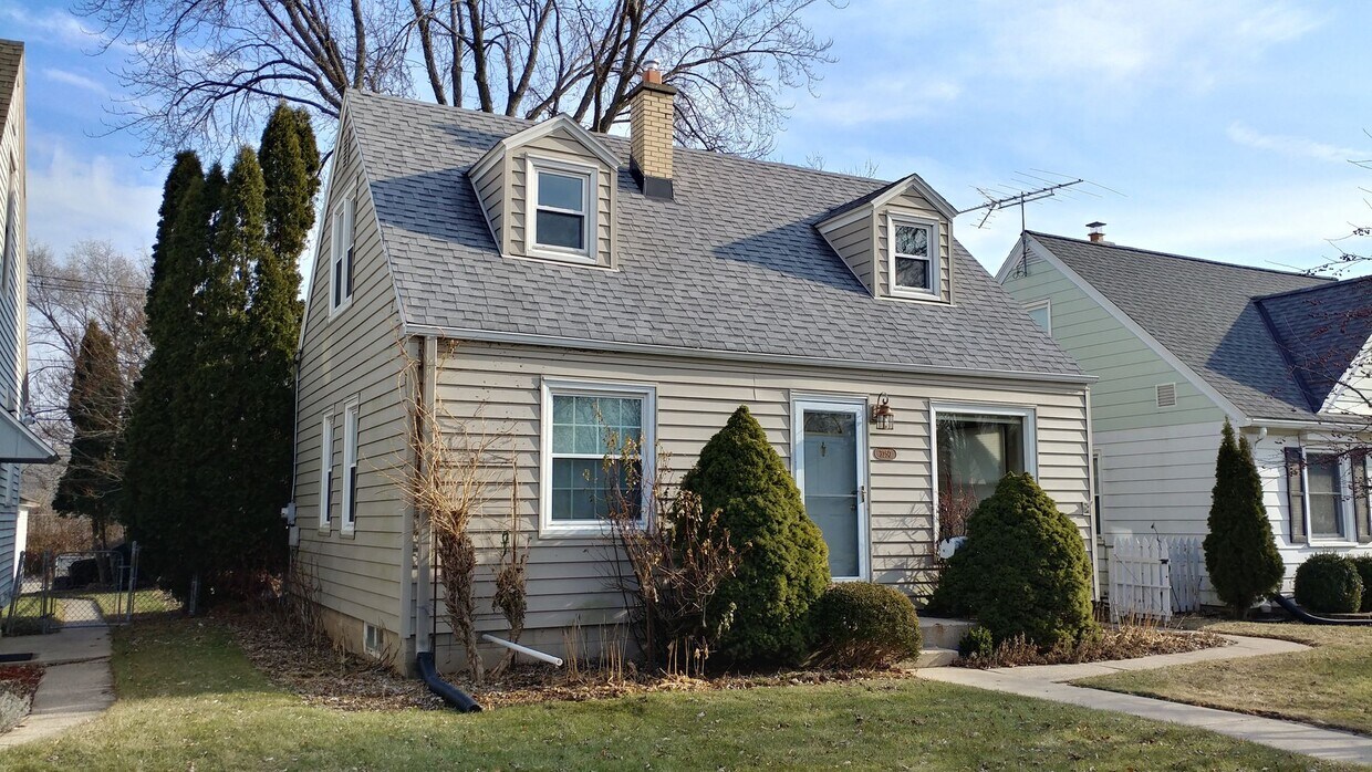 Primary Photo - Beautiful Cape Cod 3 bed 1 bath, located o...