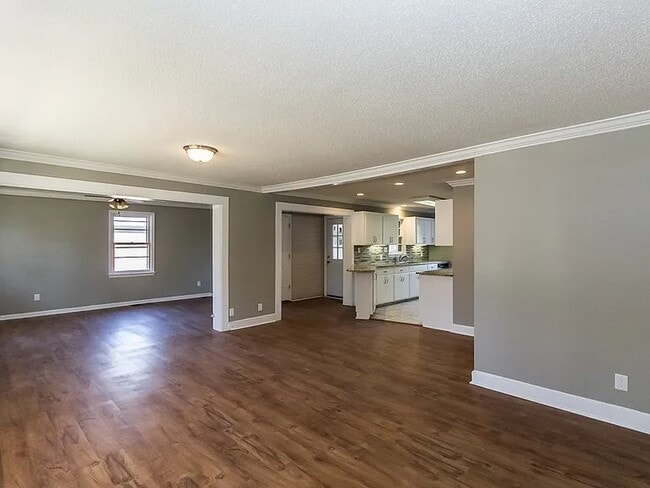 Building Photo - 1518 Dahlia Rd