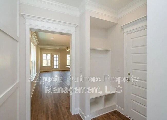 Building Photo - 335 Sumac Trail