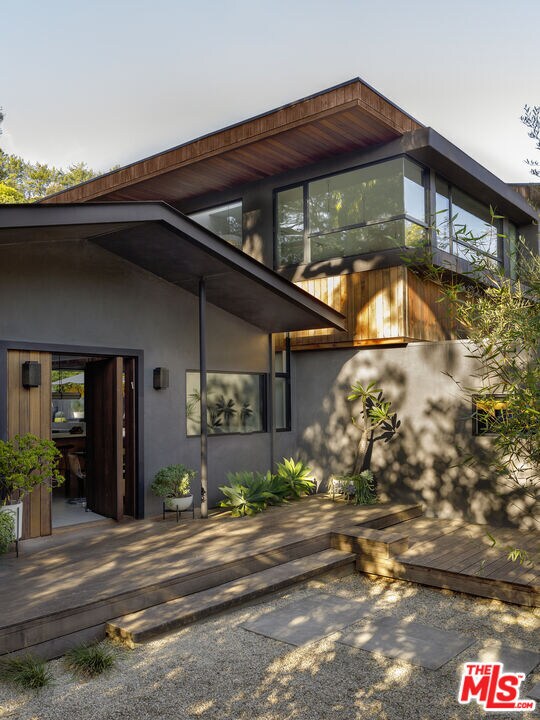 Building Photo - 8970 Wonderland Park Ave
