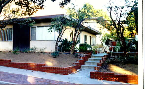 Building Photo - 918 Main St