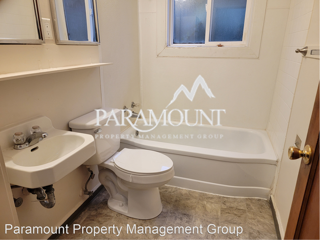 Building Photo - 2 br, 1 bath House - 924 Pacific Ave #B
