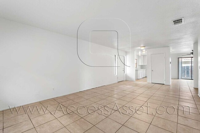Building Photo - Spacious 3 Bed/2 Bath Home With Breathtaki...