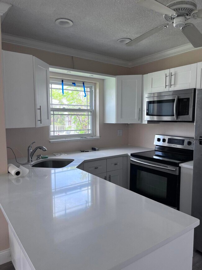 Building Photo - 251 S Golf Blvd