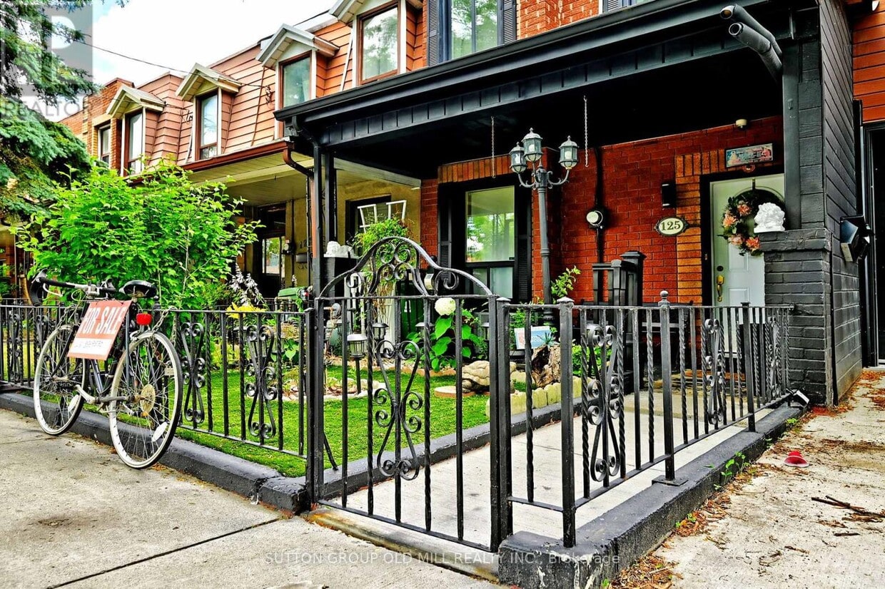 Primary Photo - 125-125 Lansdowne Ave