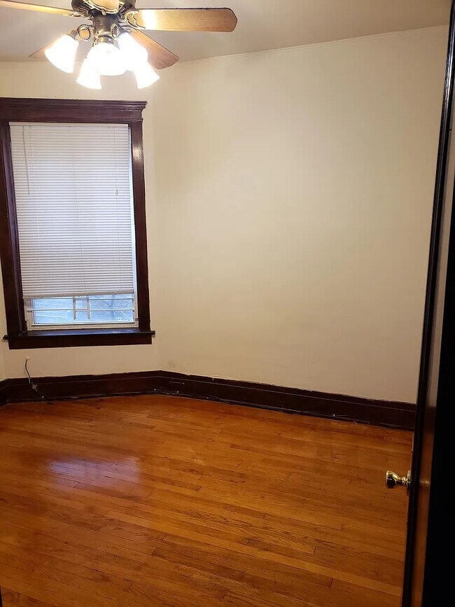 Foto del edificio - 5836 N Glenwood Ave