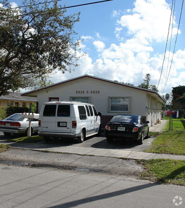 Foto del edificio - 5926-5932 Pierce St