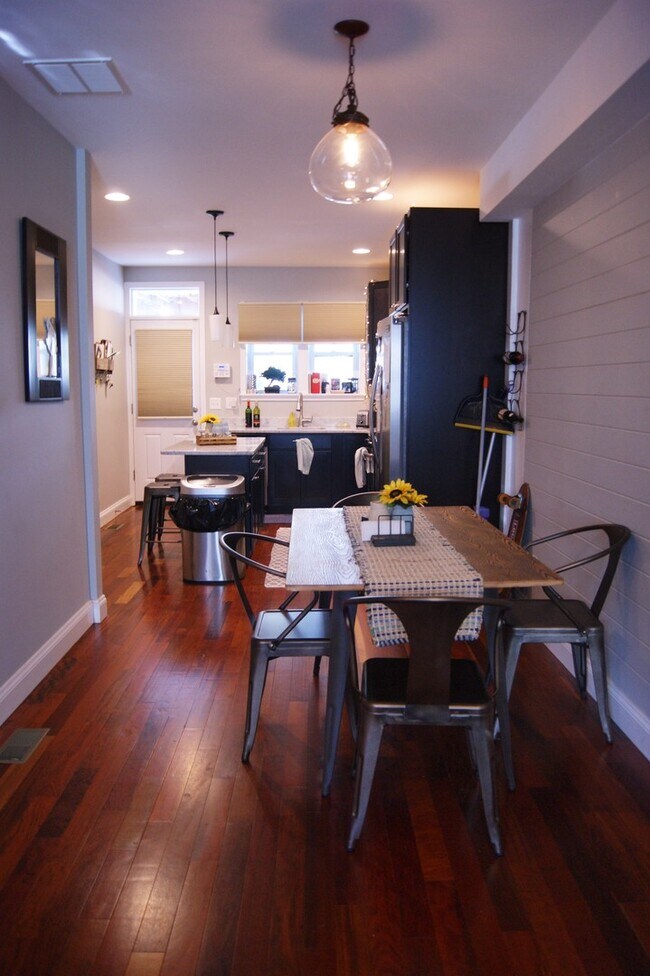 Foto del edificio - Charming 3 Bedroom/3 Bathroom Townhome in Canton, MD!