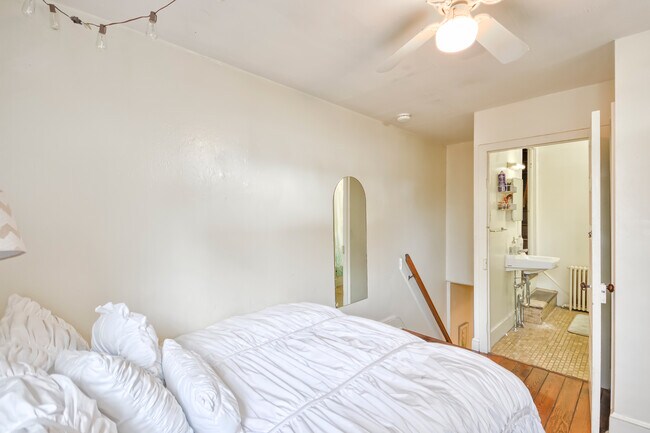 Building Photo - 208 E 3rd St