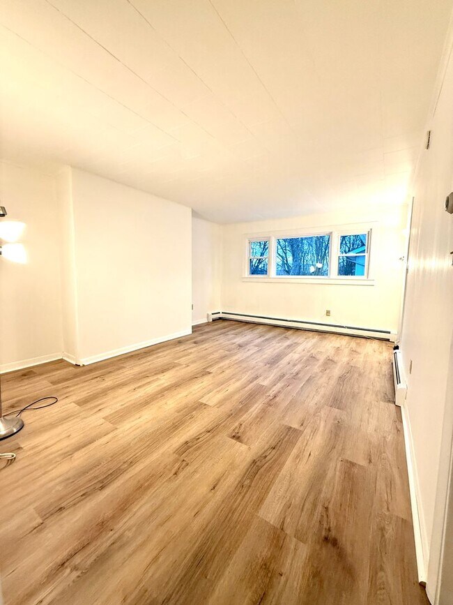 Foto del edificio - 473 Wilbur Ave