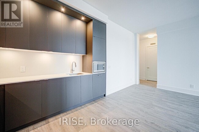 Building Photo - 115 Denison Ave