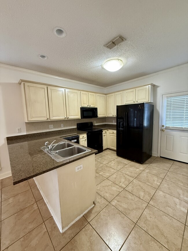 Building Photo - 132 Laurelwood Ct