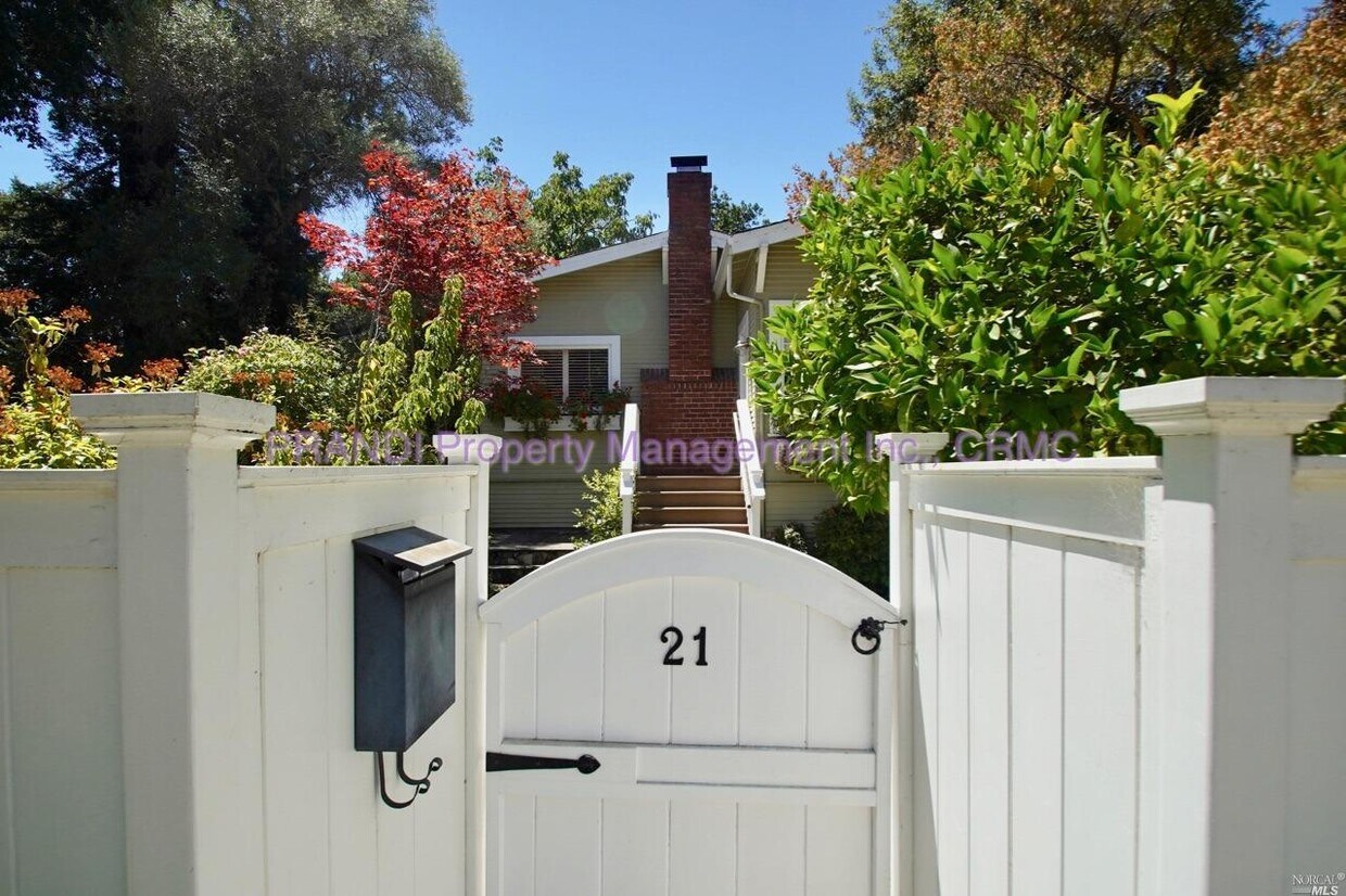 Primary Photo - 21 Cedar Ave