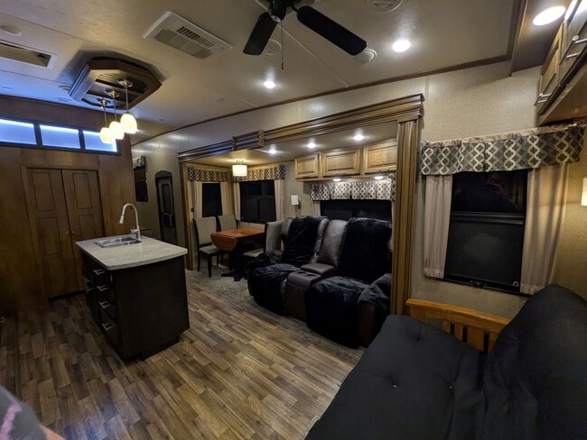 Building Photo - 1054 Cross Springs Ct