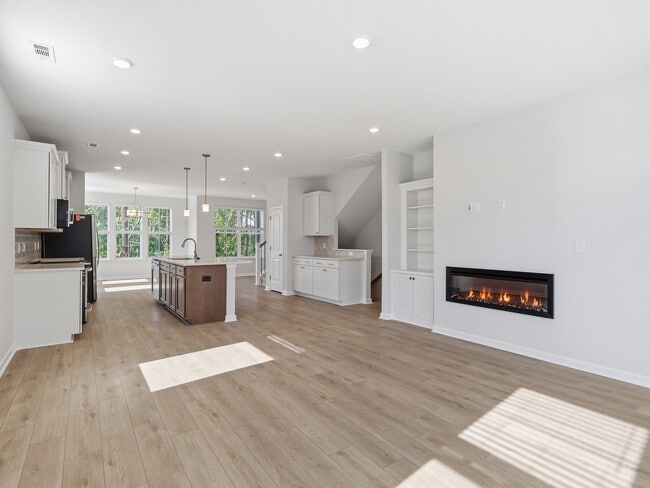 Foto del edificio - 103 Frosted Iris Ln