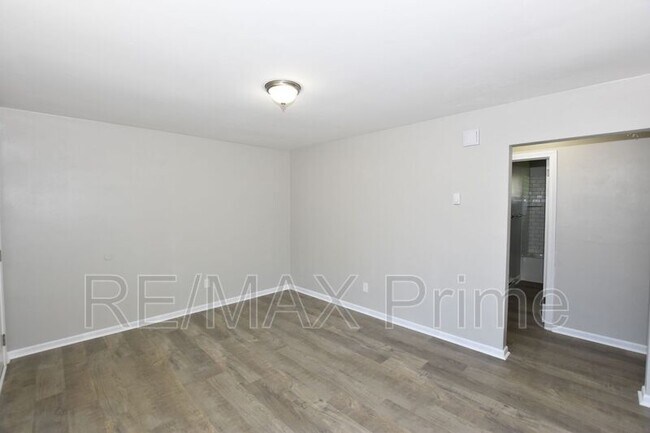 Foto del edificio - 7923 Thompson Rd