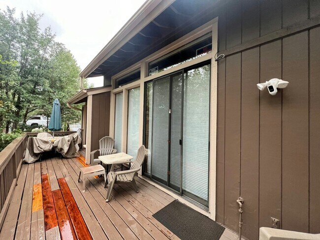 Foto del edificio - 2702 Juniper Cir