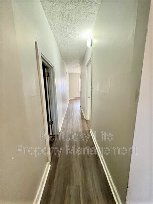 Building Photo - 107 E Hickman St