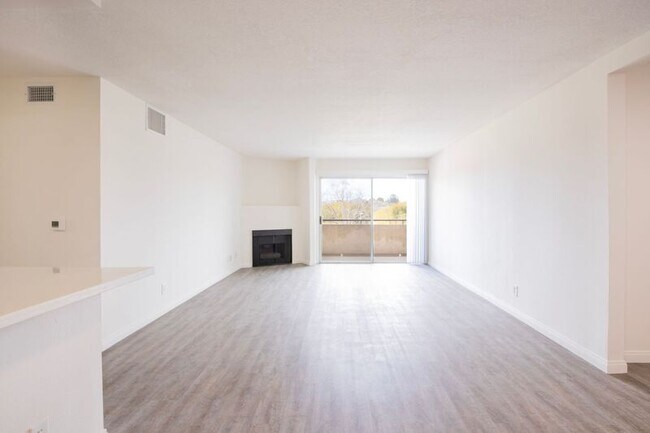 Foto del edificio - 10020 Zelzah Ave