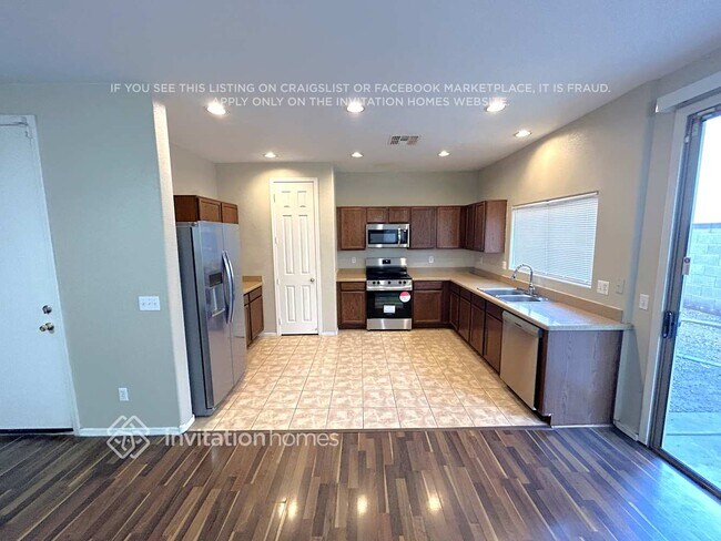 Building Photo - 6446 W Valencia Dr