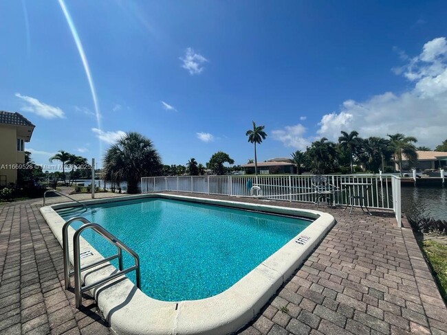 Foto del edificio - 840 Pine Dr