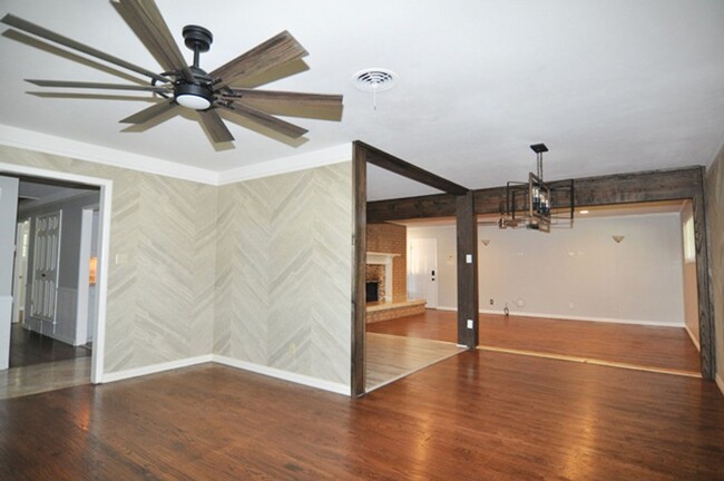 Foto del edificio - Spacious 3-3-2 on corner lot in Hurst, HEB...