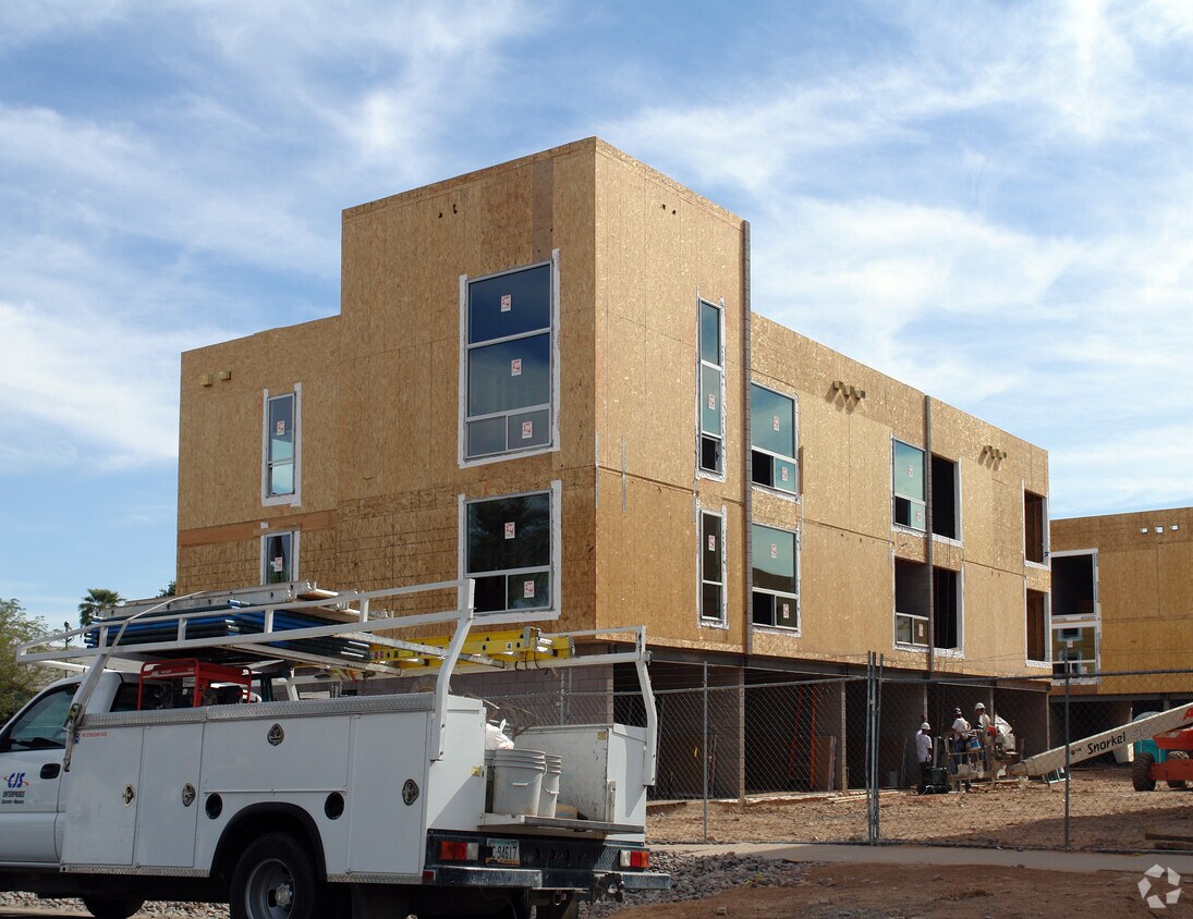 Building Photo - 733 Portland St