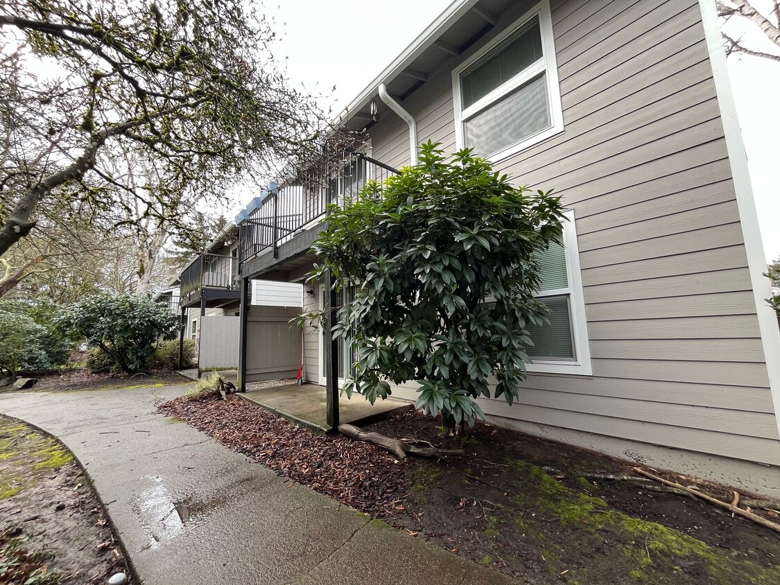 Primary Photo - Updated 1st floor 1 X 1 Beaverton Condo! C...