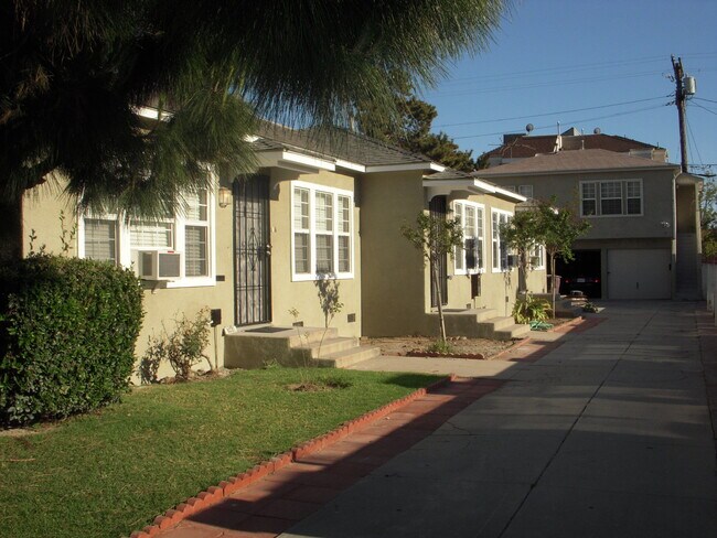 Apartamento frontal de la Triplex - 448 W Milford St