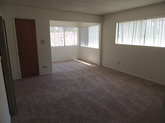 Building Photo - 625 St Joseph Ave